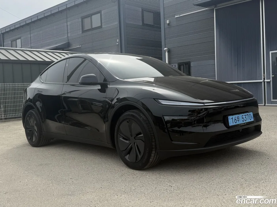 Tesla Model Y RWD 2026 — thumbnail 3