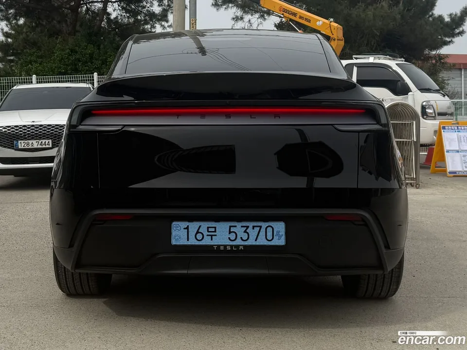 Tesla Model Y RWD 2026 — thumbnail 4