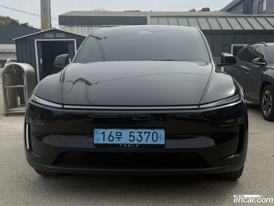 Tesla Model Y RWD 2026 — фото 1, купить с доставкой в Москву