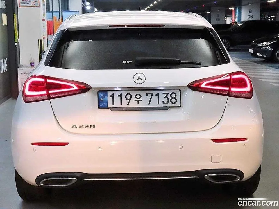 Mercedes-Benz A-Class A220 2022 — thumbnail 2