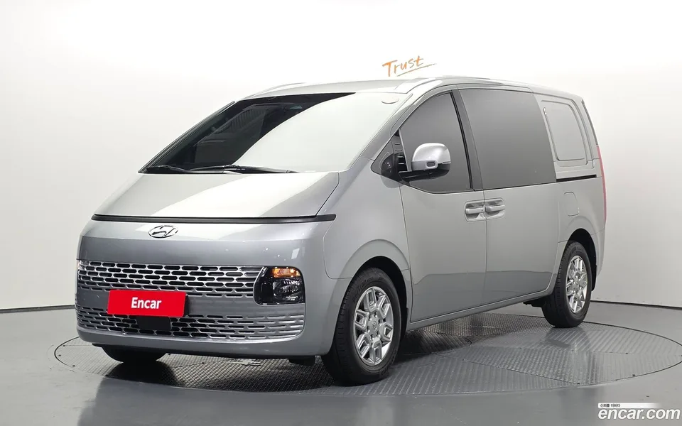 Hyundai Staria 5 2022 — photo 1, buy with delivery to Moscow