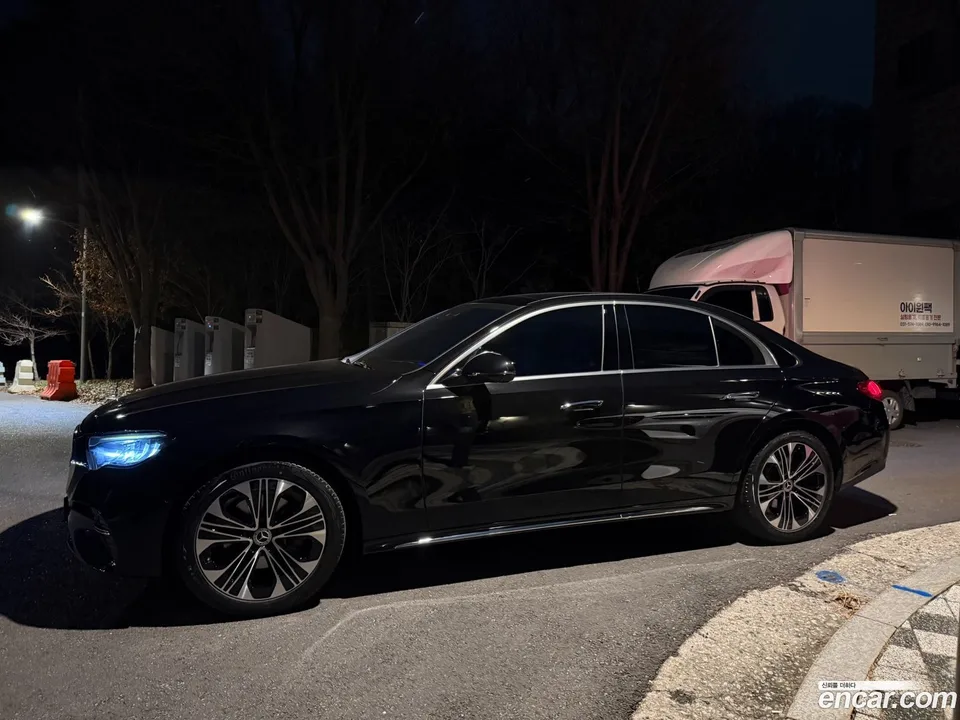 Mercedes-Benz E-Class E220d 4MATIC 2025 — thumbnail 3
