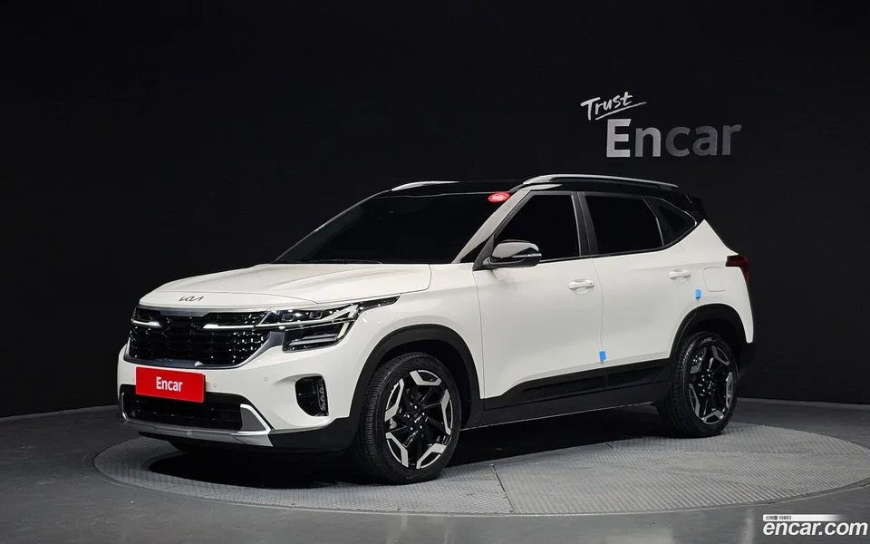 Kia Seltos 1.6 2WD 2023 — photo 1, buy with delivery to Moscow