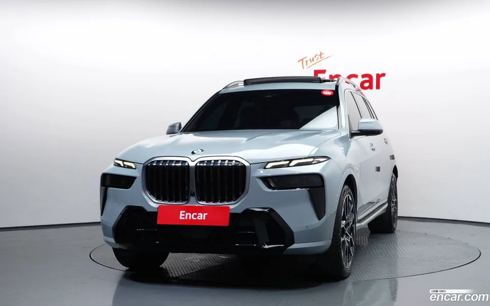 BMW X7 xDrive 40i M 7 2023 — thumbnail 3