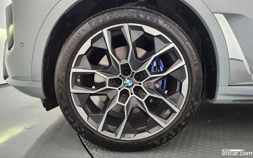 BMW X7 xDrive 40i M 7 2023 — thumbnail 5