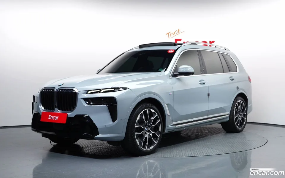 BMW X7 xDrive 40i M 7 2023 — photo 1, buy with delivery to Moscow