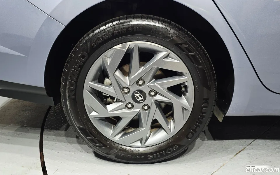 Hyundai Avante CN7 Hybrid 2025 — миниатюра 2