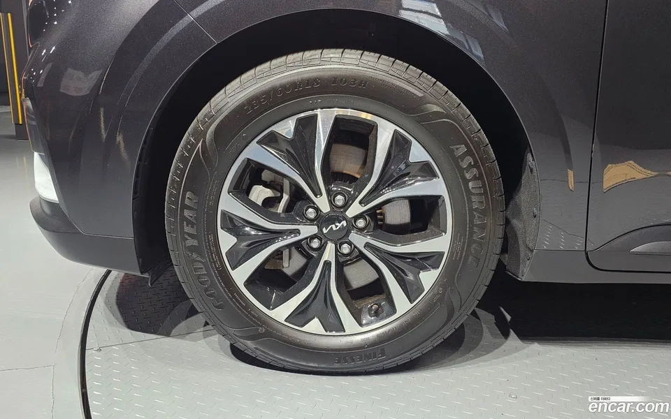 Kia Carnival 9 2023 — thumbnail 2