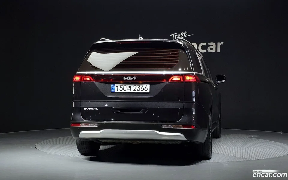 Kia Carnival 9 2023 — thumbnail 4