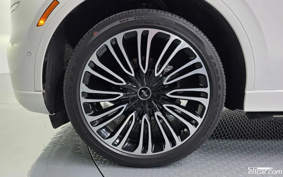 Lincoln Aviator 3.0 AWD 2023 — thumbnail 2
