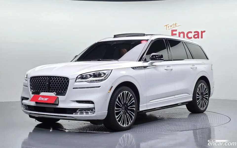 Lincoln Aviator 3.0 AWD 2023 — photo 1, buy with delivery to Moscow