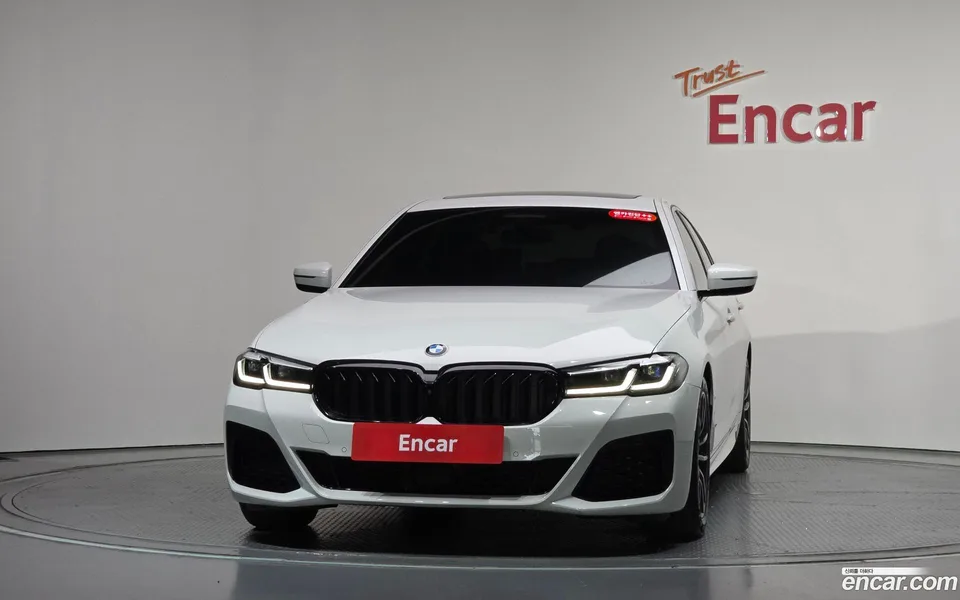 BMW 5 Series 520i M 2023 — thumbnail 3