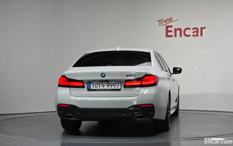 BMW 5 Series 520i M 2023 — thumbnail 4