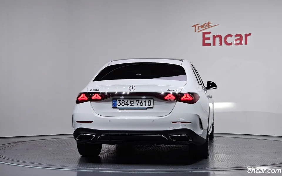 Mercedes-Benz E-Class E300 4MATIC AMG Line 2024 — thumbnail 4
