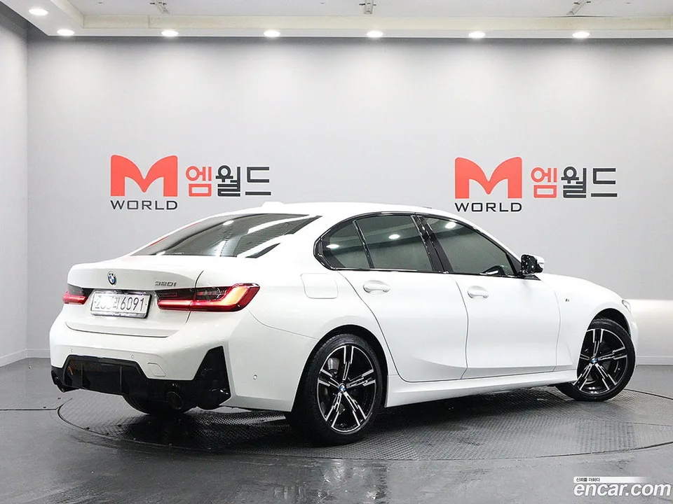 BMW 3 Series 320i M 2023 — thumbnail 3