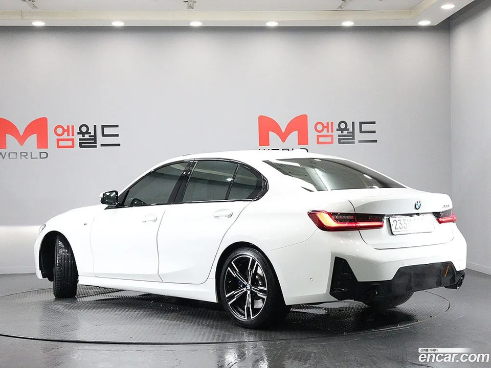 BMW 3 Series 320i M 2023 — thumbnail 4