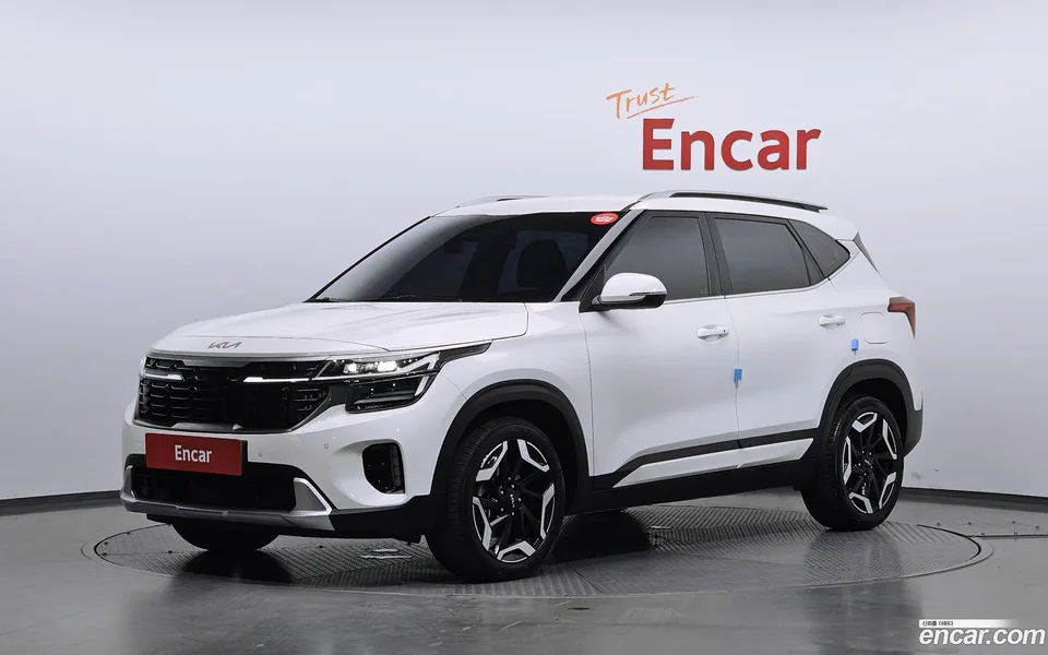 Kia Seltos 1.6 2WD 2023 — photo 1, buy with delivery to Moscow
