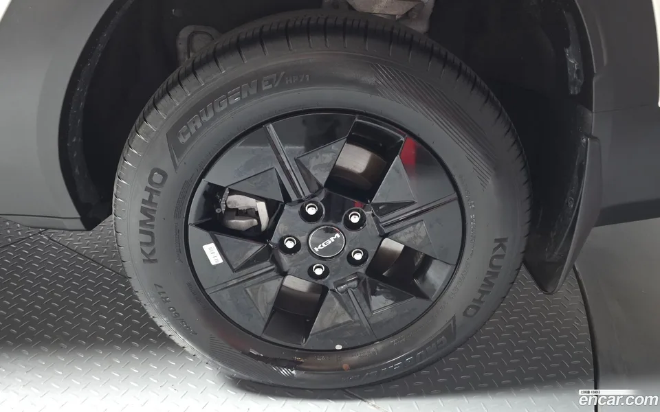 KG Mobility Musso EV AWD 2025 — thumbnail 2
