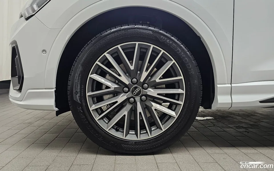 Audi Q3 40 TFSI 2025 — thumbnail 2