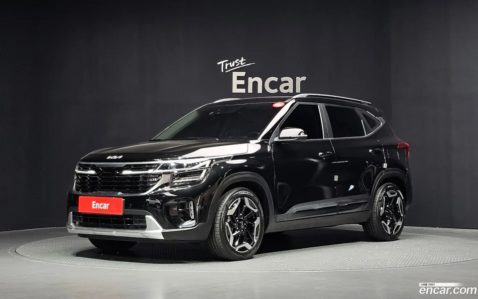 Kia Seltos 1.6 2WD 2023 — photo 1, buy with delivery to Moscow