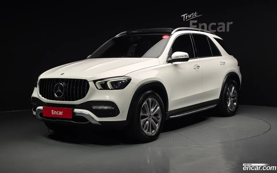 Mercedes-Benz GLE-Class GLE300d 4MATIC 2022 — фото 1, купить с доставкой в Москву