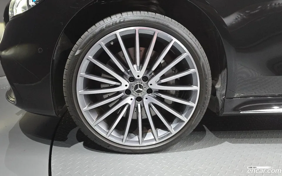 Mercedes-Benz S-Class S500L 4MATIC 2025 — thumbnail 5