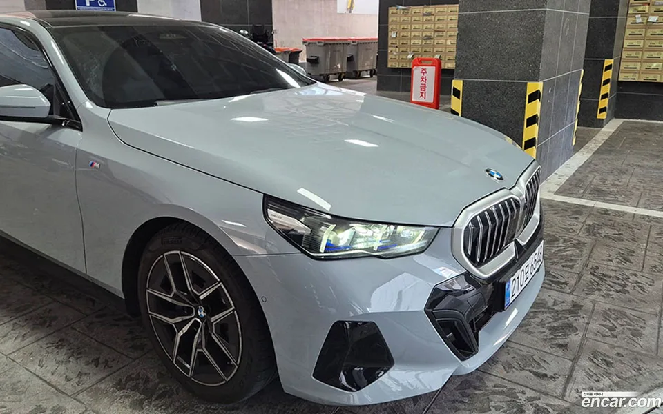 BMW 5 Series 523d M 2025 — thumbnail 3