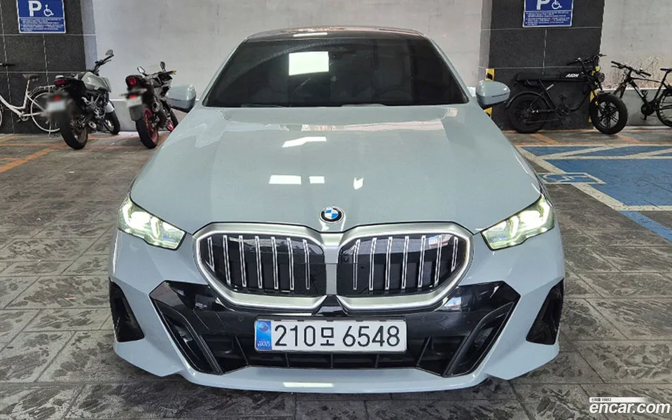 BMW 5 Series 523d M 2025 — photo 1, buy with delivery to Moscow
