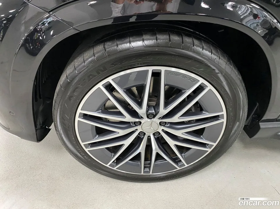 Mercedes-Benz GLE-Class AMG GLE53 4MATIC+ 2025 — thumbnail 5