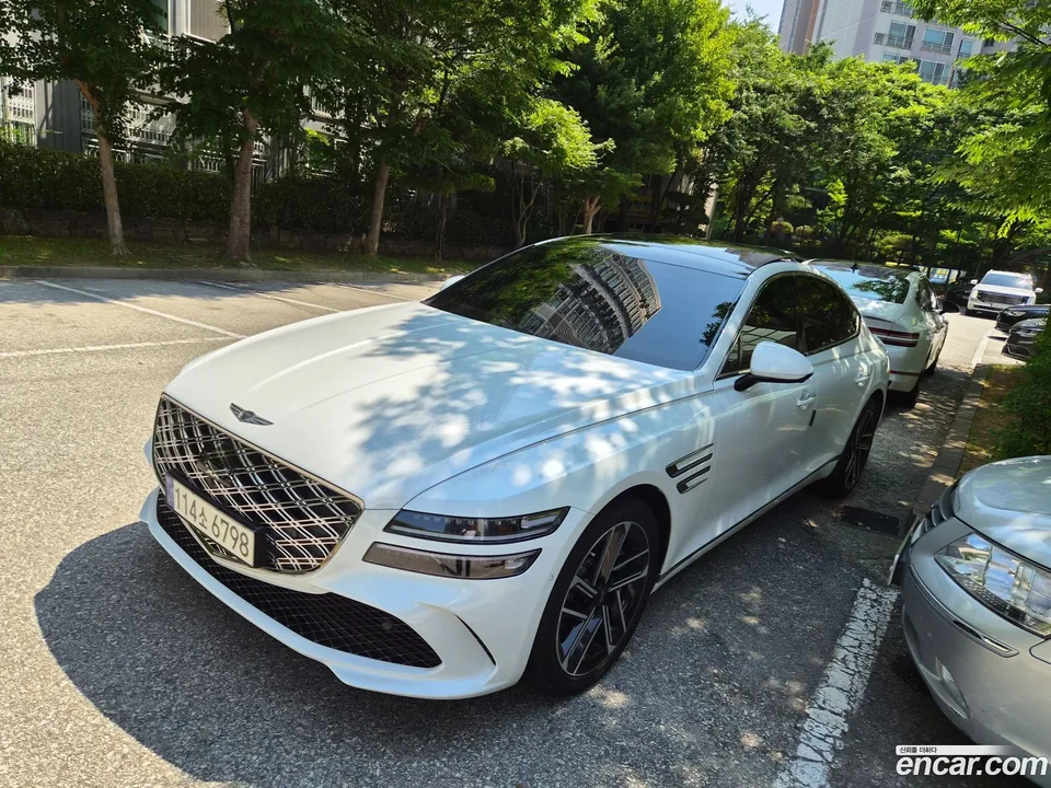 Genesis G80 2.5 2WD 2024 — photo 1, buy with delivery to Moscow