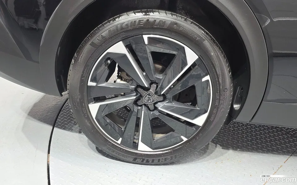 Peugeot 408 1.2 Pure Tech 2023 — миниатюра 2