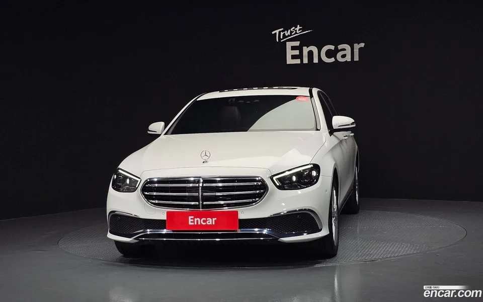 Mercedes-Benz E-Class E250 2023 — thumbnail 3