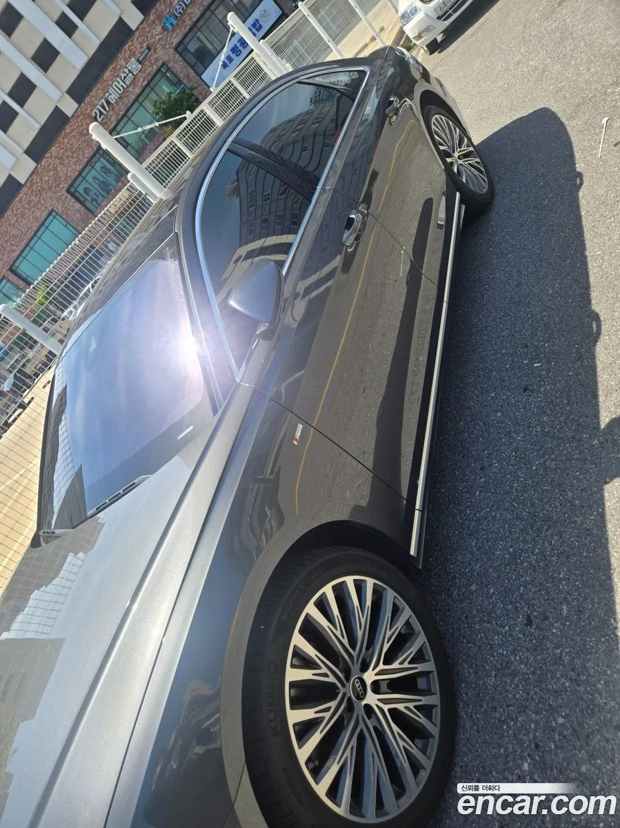 Audi A8 55 TFSI LWB 2023 — thumbnail 2