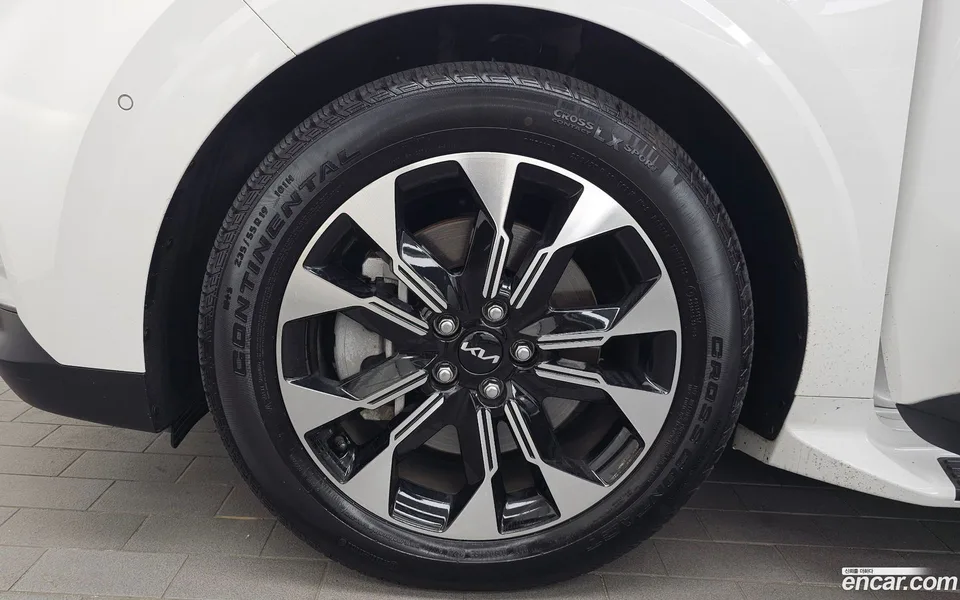 Kia Carnival 7 2023 — thumbnail 2