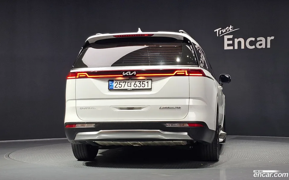 Kia Carnival 7 2023 — thumbnail 4