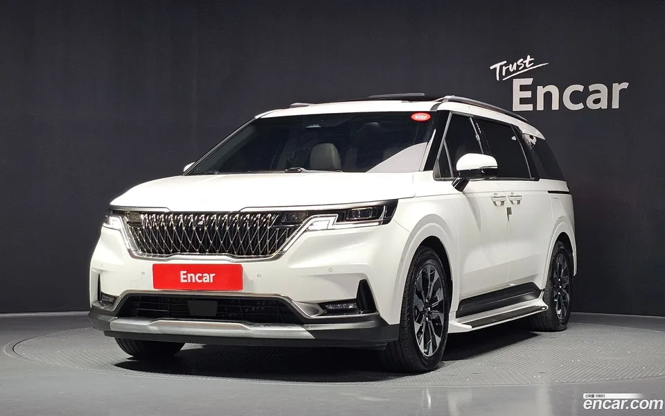 Kia Carnival 7 2023 — photo 1, buy with delivery to Moscow