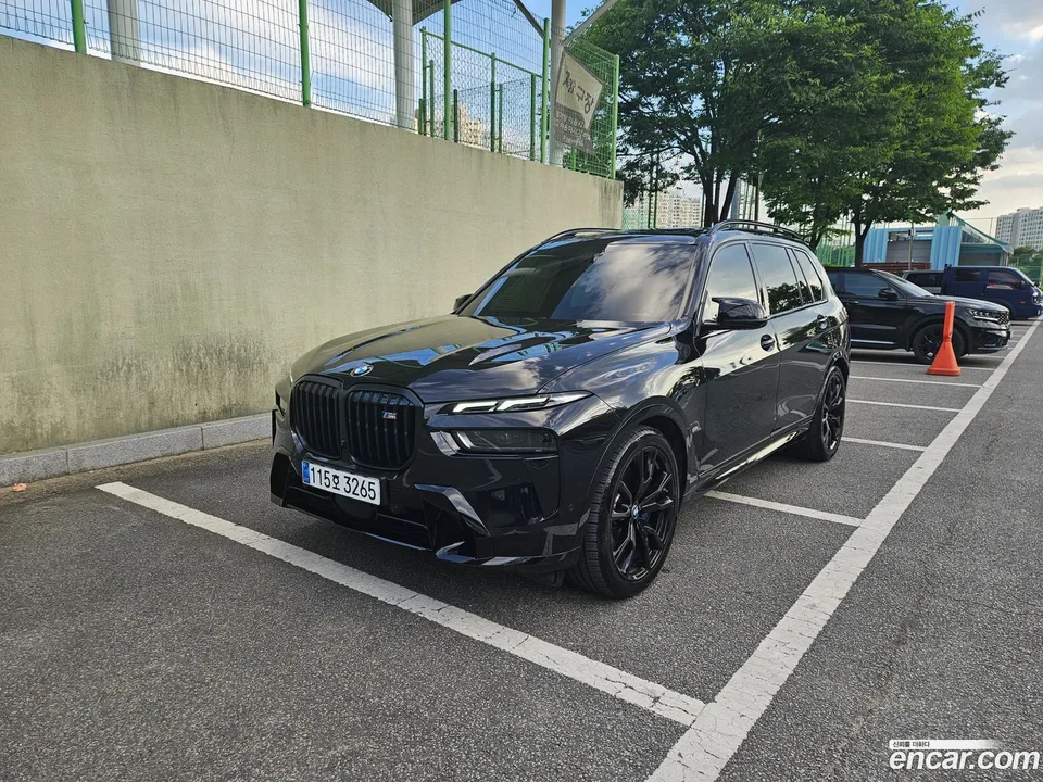 BMW X7 M60i xDrive M 6 2024 — photo 1, buy with delivery to Moscow