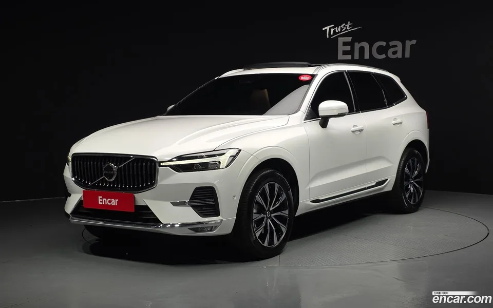 Volvo XC60 B5 2025 — photo 1, buy with delivery to Moscow