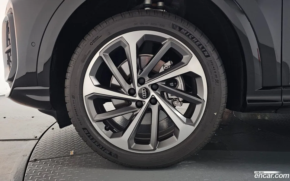 Audi Q5 (80A) 40 TFSI S Line 2025 — thumbnail 2