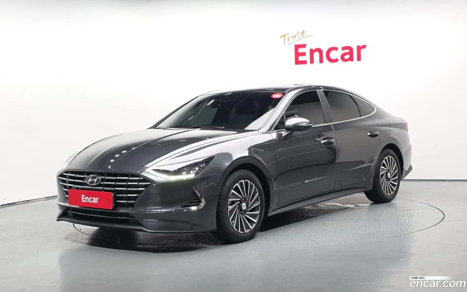 Hyundai Sonata Hybrid 2023 — photo 1, buy with delivery to Moscow