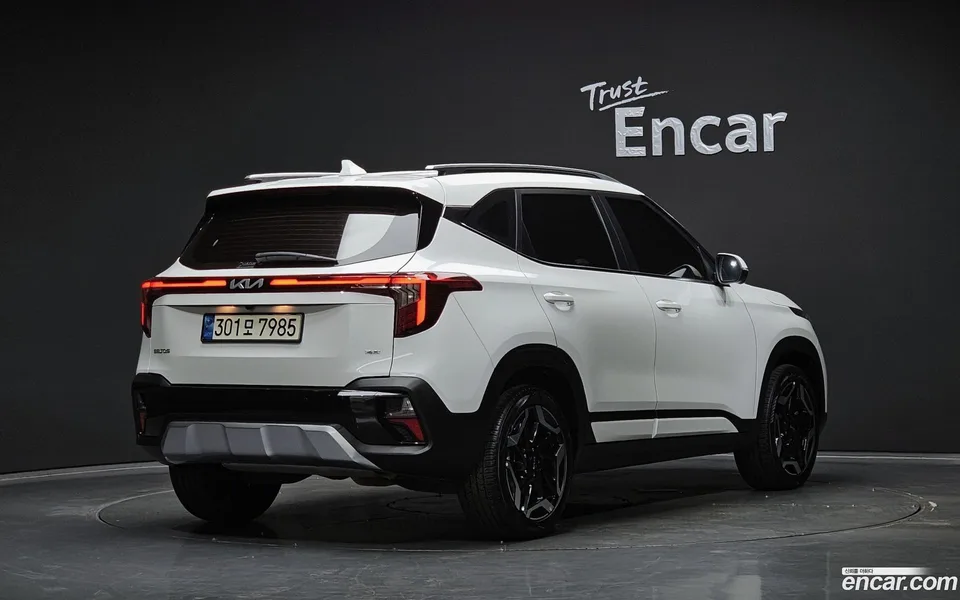Kia Seltos 2.0 4WD 2023 — photo 1, buy with delivery to Moscow