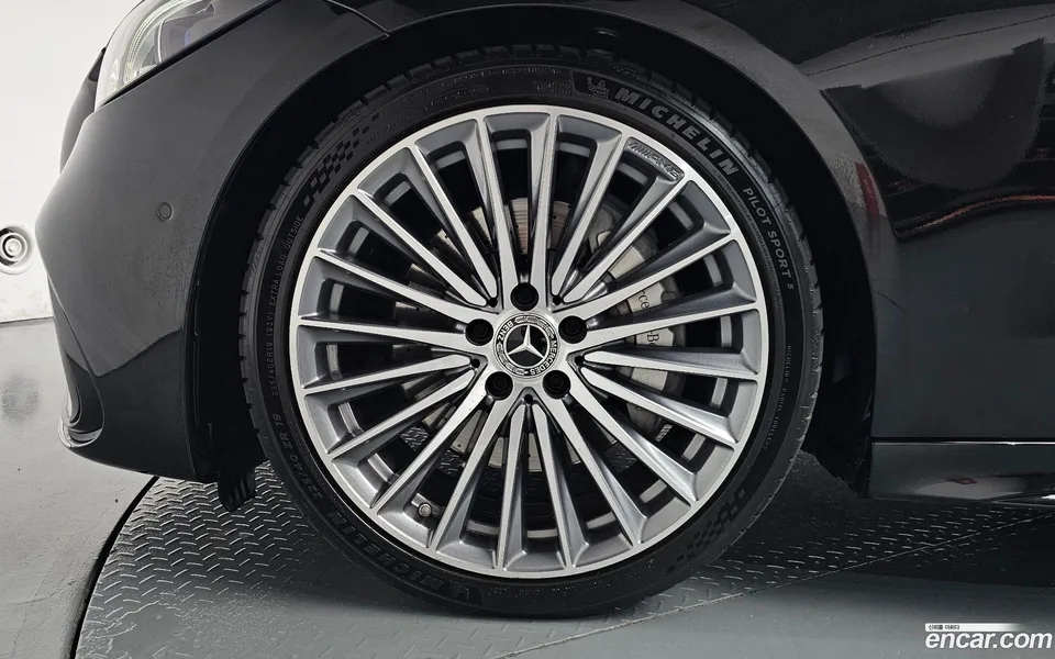 Mercedes-Benz C-Class C300 4MATIC AMG Line 2024 — thumbnail 5