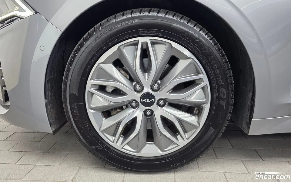 Kia K5 Hybrid 2023 — thumbnail 5