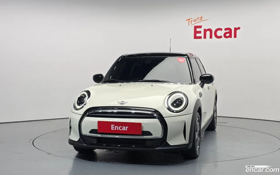 MINI Cooper 5 2022 — thumbnail 3