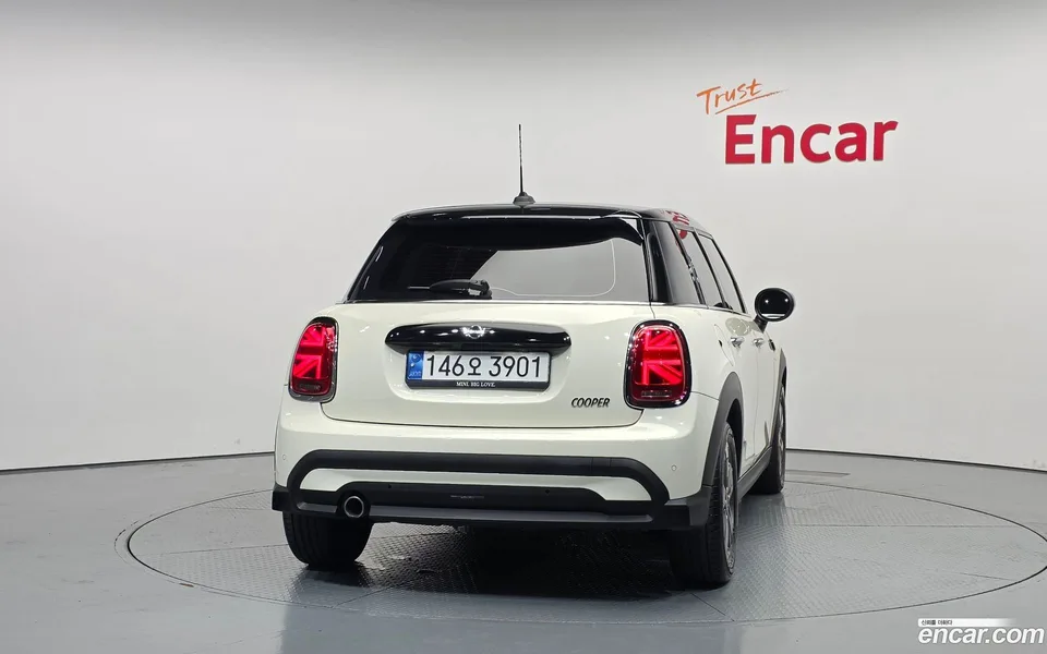 MINI Cooper 5 2022 — thumbnail 4