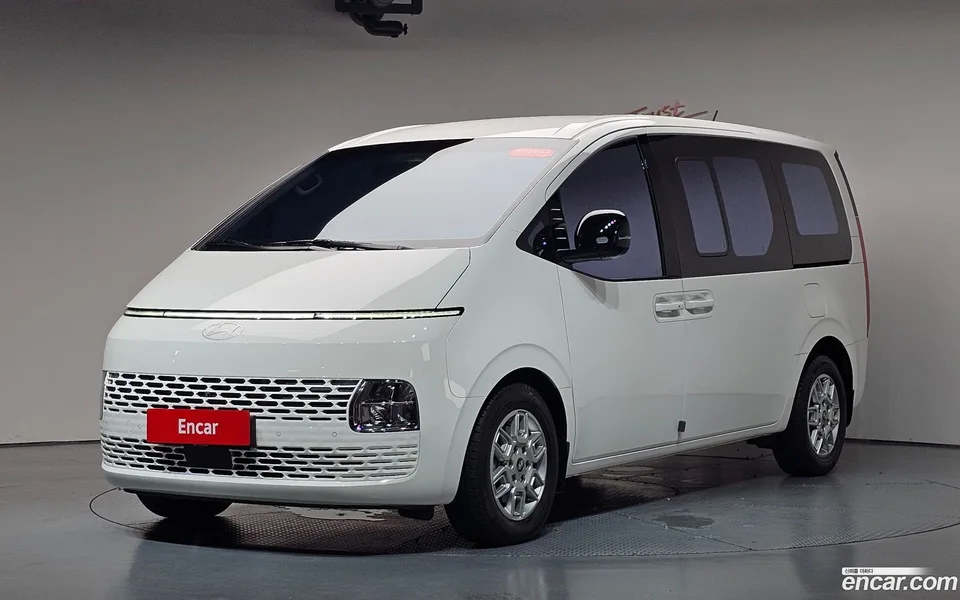 Hyundai Staria 5 2025 — photo 1, buy with delivery to Moscow