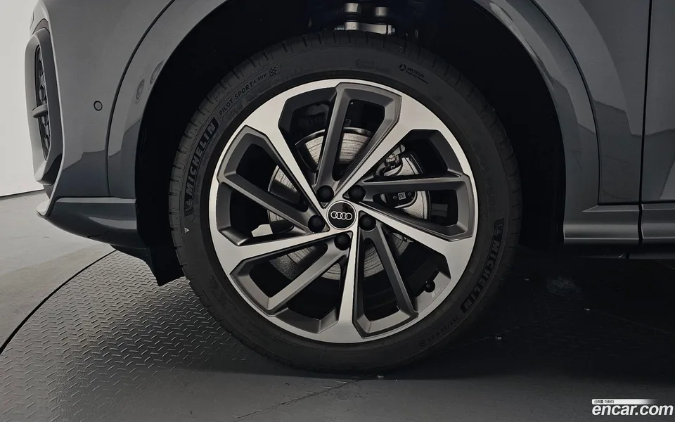 Audi Q5 (80A) 40 TFSI S Line 2025 — thumbnail 2