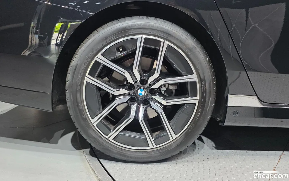 BMW 7 Series 740i xDrive M 2025 — thumbnail 2