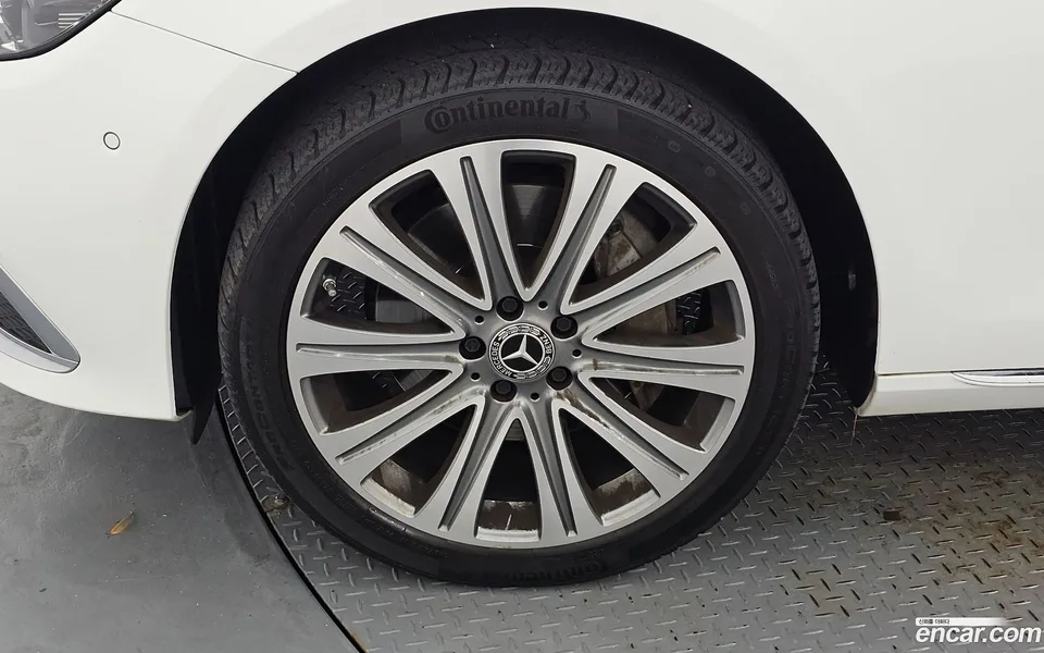 Mercedes-Benz E-Class E350 4MATIC 2023 — thumbnail 2