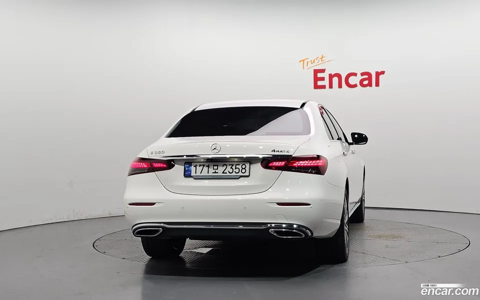 Mercedes-Benz E-Class E350 4MATIC 2023 — thumbnail 4